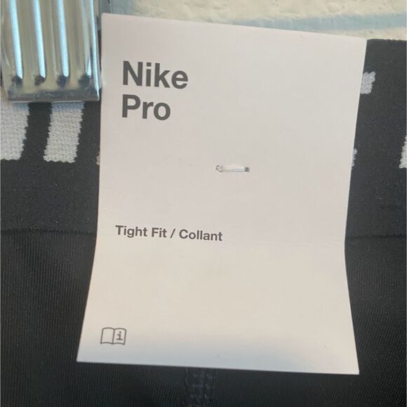 NWT Nike Dri-Fit Pro Boys 3/4 Compression Tights Black Size XL - Picture 2 of 7